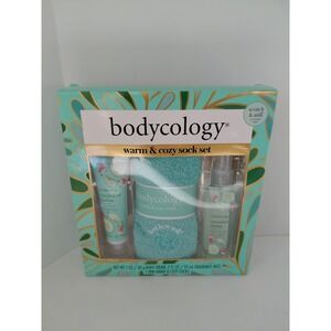 Bodycology 3 Piece Gift Set Body Cream Fragrance Mist 1 Pair Warm & Cozy Socks